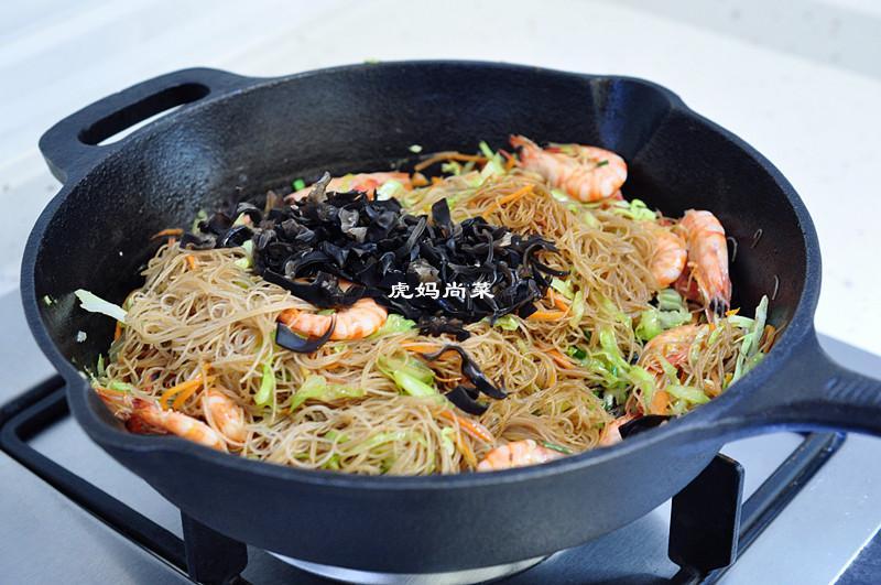 炒米粉怎么泡才会软又有弹性,炒米粉要把粉泡到什么程度