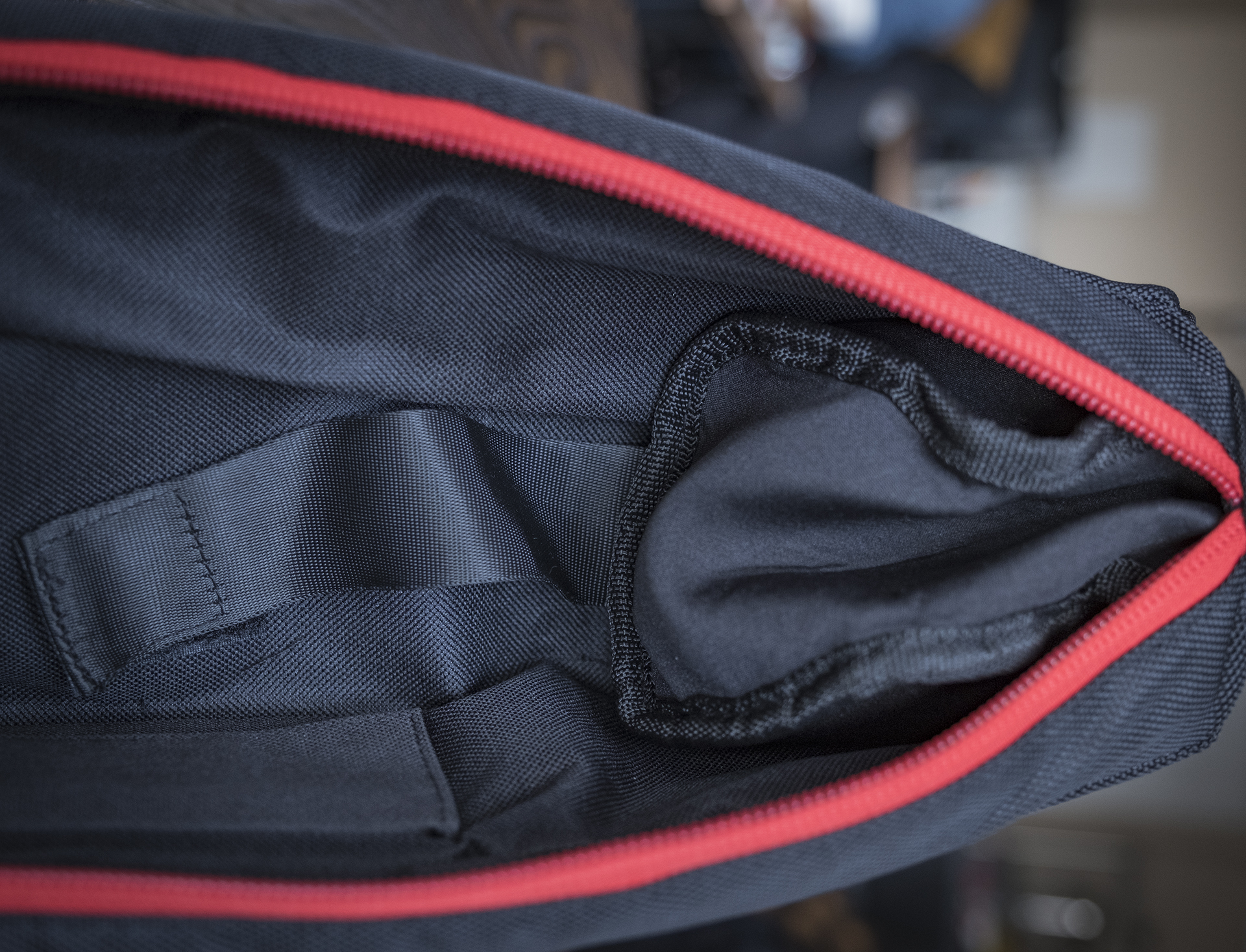 聚目开箱丨明明能靠脸，偏要拼才华——印迹COBRA2代独脚架开箱