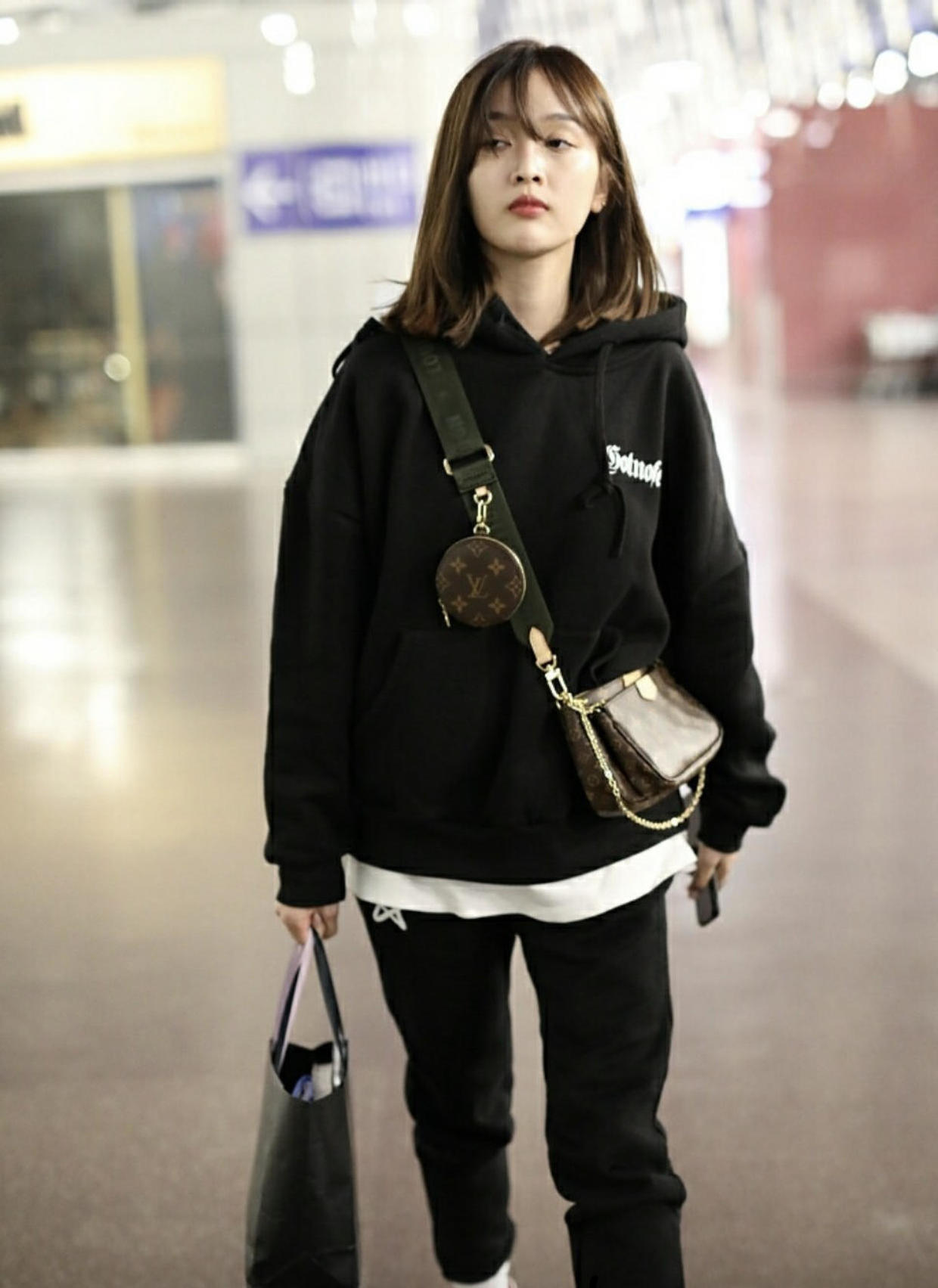 吴宣仪穿羽绒服,吴宣仪红色羽绒服