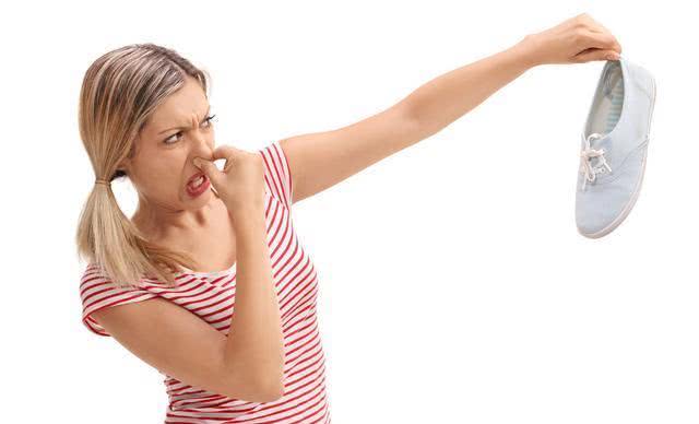 阿迪鞋穿着臭怎么解决,旅游鞋臭的原因和如何解决