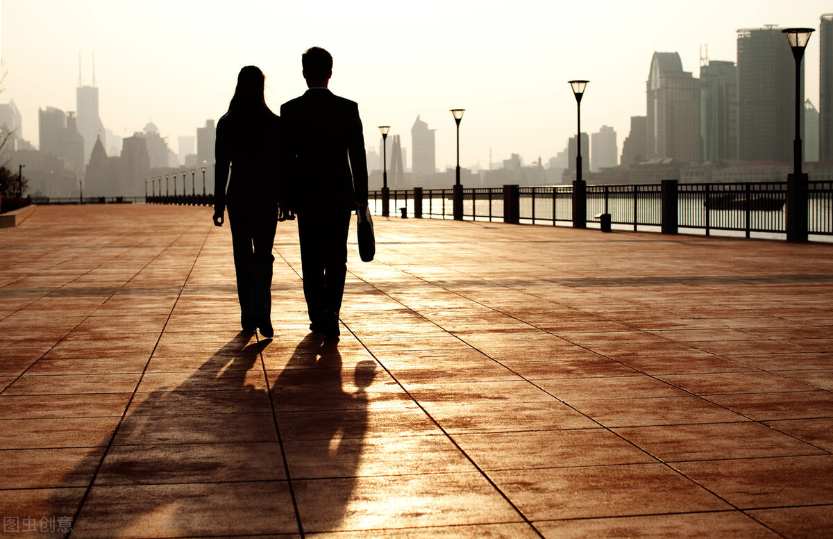 男人不回你信息高情商,男人不回你消息直接冷着你