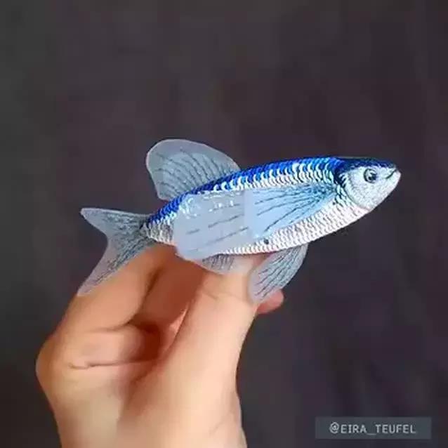 当一个程序员迷上了刺绣，就算手骨折了也无法阻止她……