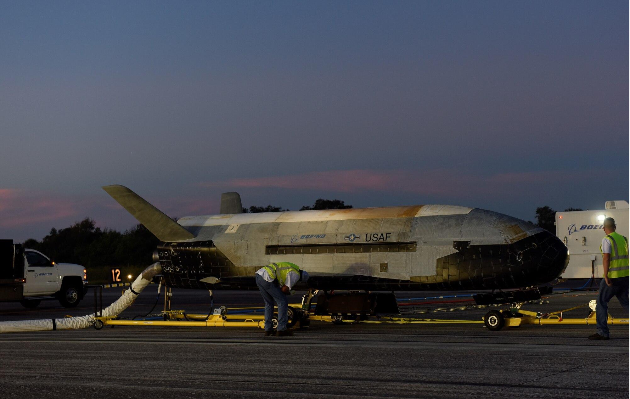 全球爱好和平国家的噩梦“达摩克里斯之剑”X-37B70图