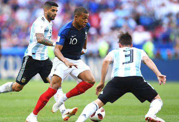 足球过人动作教学姆巴佩,姆巴佩2018世界杯32次过人