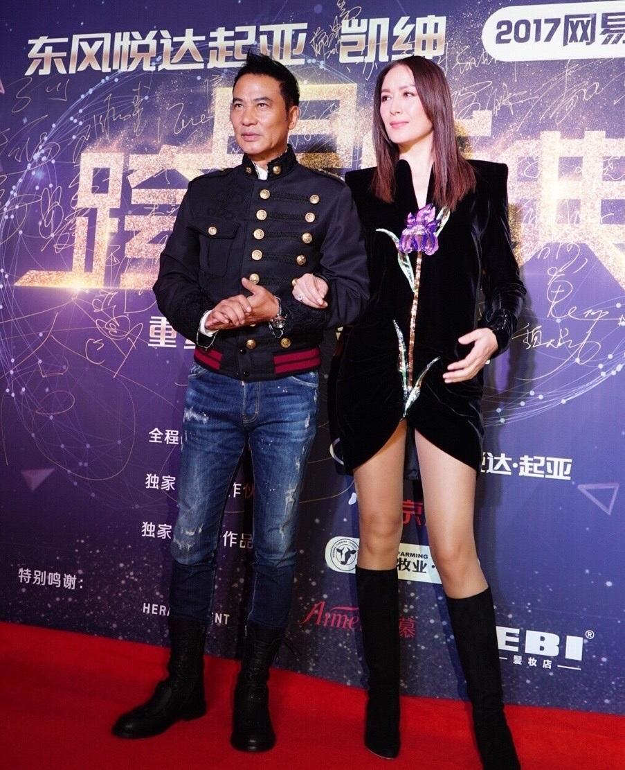 琦琦穿衬衫,52岁琦琦穿衣打扮