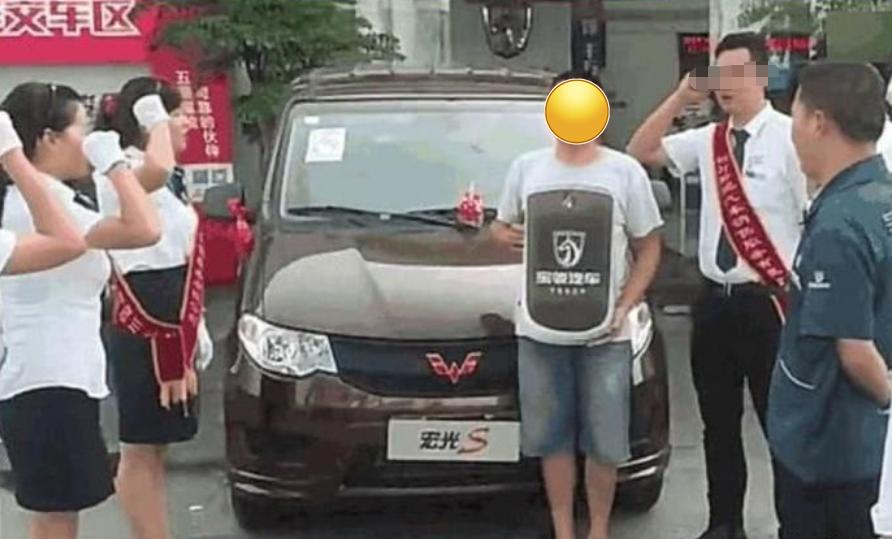 男子花6万买五菱宏光,小伙花5万元买五菱宏光