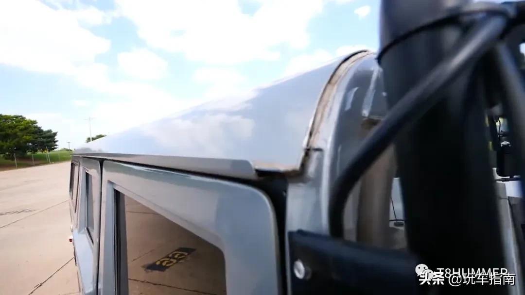 在街头遇到一辆悍马H1，打开引擎盖后却发现大有不同