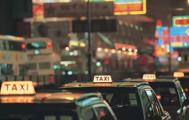 曾经值一百万的出租车牌照，现在五万没人要？司机最后的底牌没了