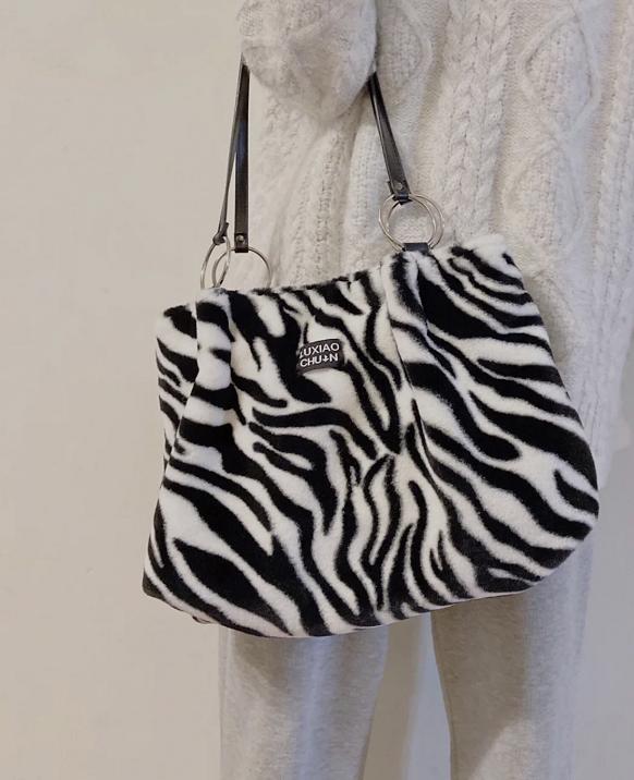 冬季必买的3款包包太时髦了,今年秋冬流行什么包包款式好看