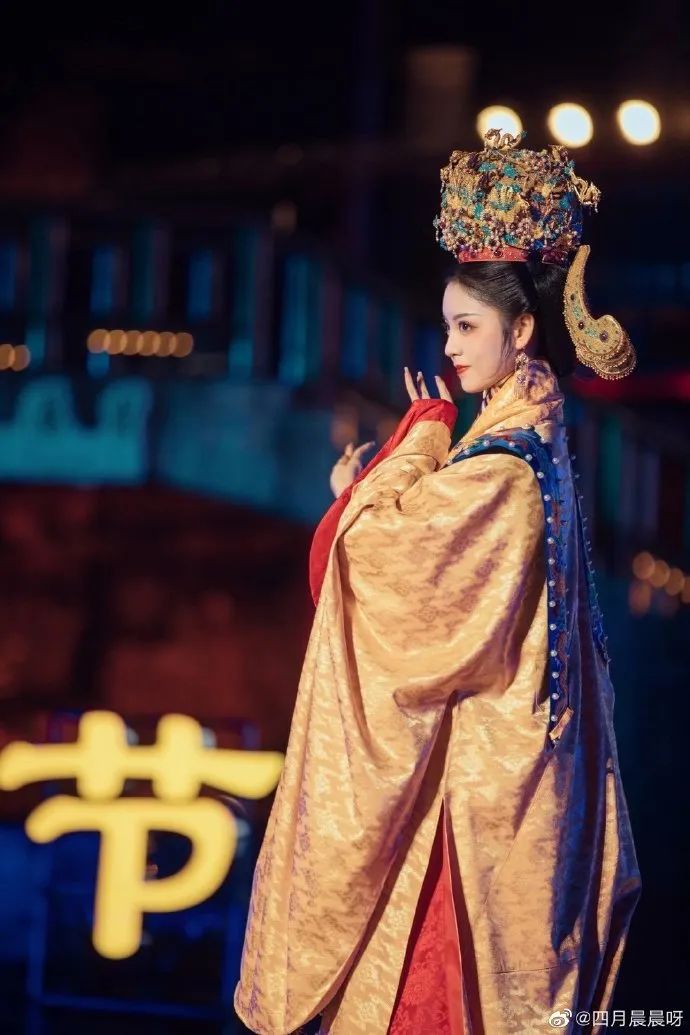 00后女孩演绎四大名著美女,凭一个造型火出圈,200万网友点赞