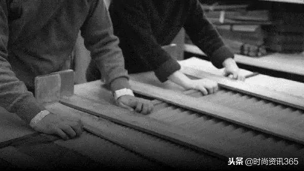 “埃及风”也刮到了时尚圈？CHANEL用金丝银线为你解答！