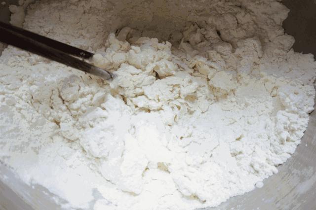 蒸包子不要直接上锅蒸牢记3诀窍,蒸包子有的包子塌陷萎缩