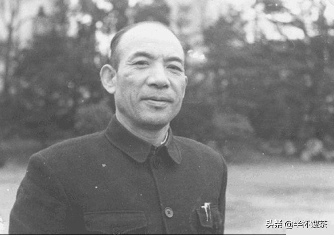 「说谍」突破伪满的‘钢铁国防线’的*共中**情报战线领导人钟子云