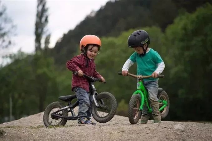 儿童参加什么户外活动对眼睛最好,适合孩子户外锻炼眼睛的运动