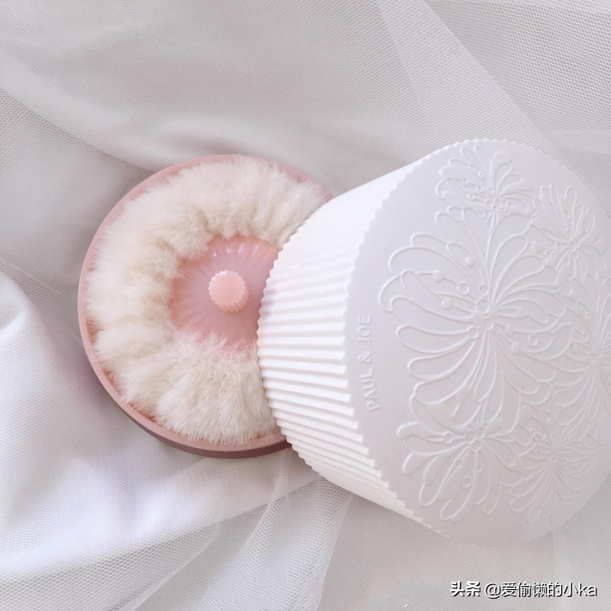 出汗出油还想持久不脱妆?你需要一盒好用的定妆粉