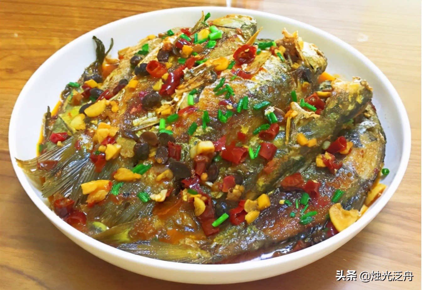 椒盐茶树菇鱿鱼,椒盐皮皮虾和花螺的做法