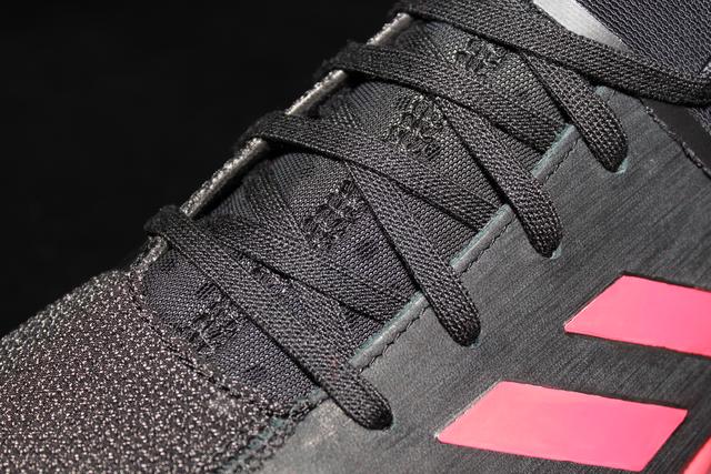 穿上就不想再脱的Q弹，阿迪达斯羽毛球鞋评测