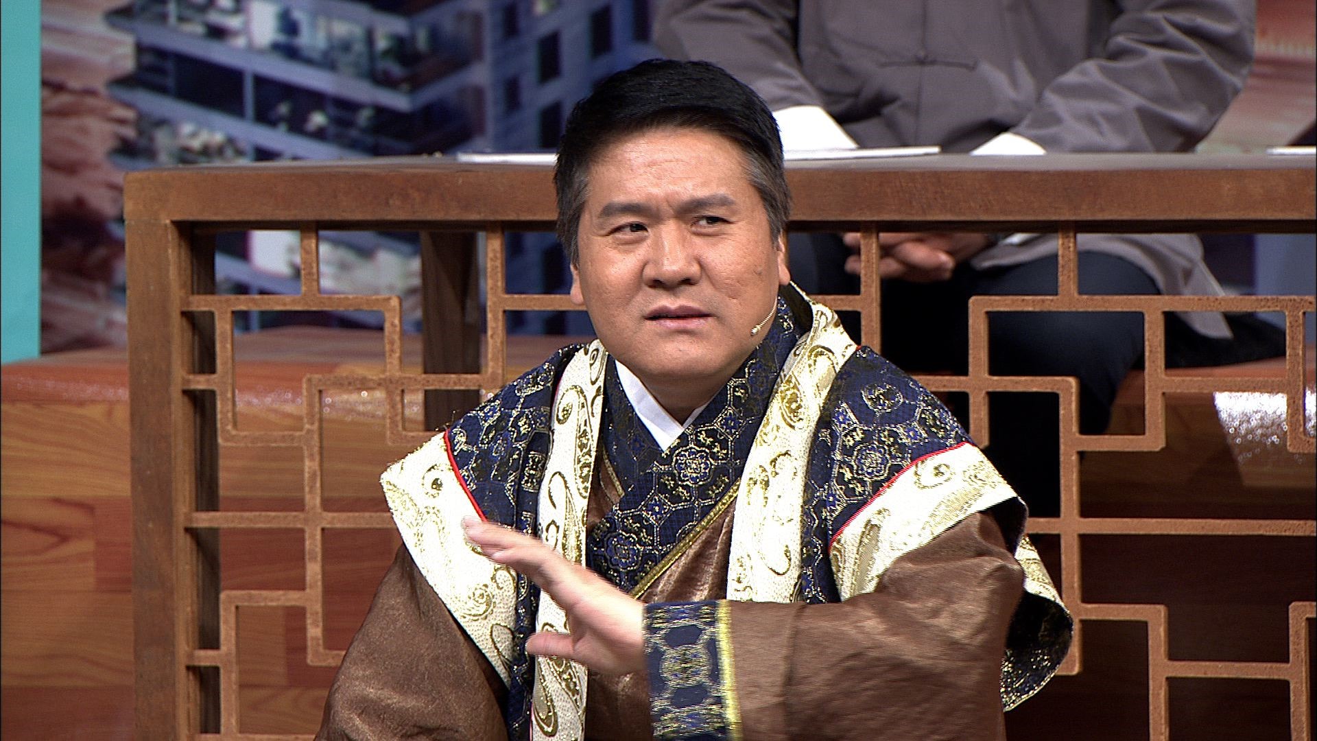 *咸平郎**教授：*养包**空姐3年，追回2套购房款，还差点送出900万债务