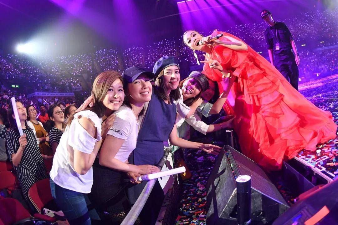 容祖儿张学友刘德华,容祖儿演唱会刘德华出场