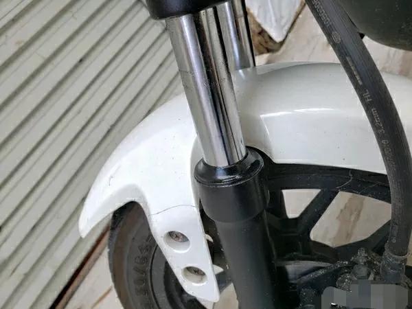 摩托车减震漏油最快解决方法,摩托车减震漏油的原因