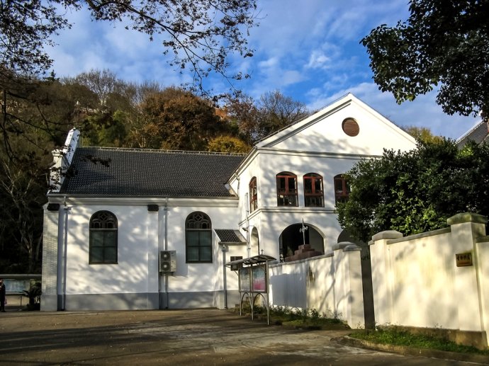 上海西佘山探看天主教堂，这里景色优美，夏季凉爽舒适