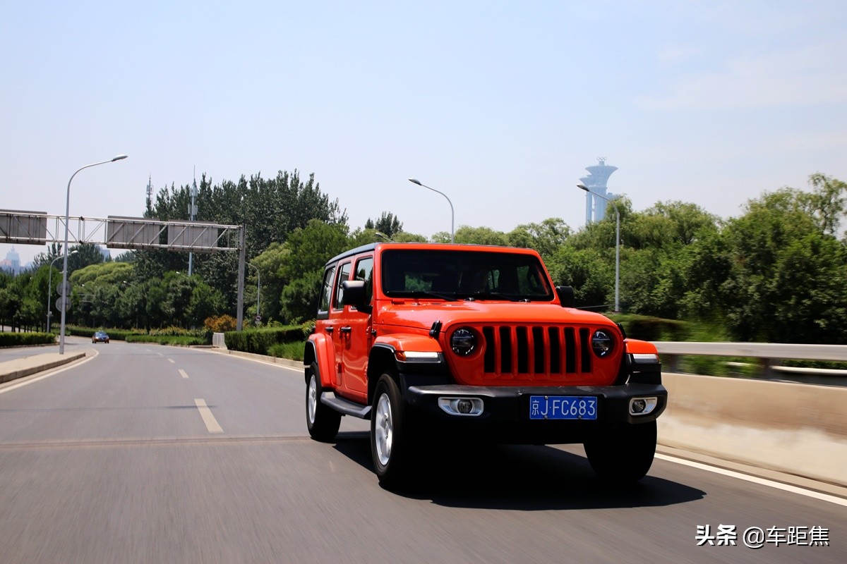 感受牧马人第一视角,牧马人沉浸式体验白色内饰