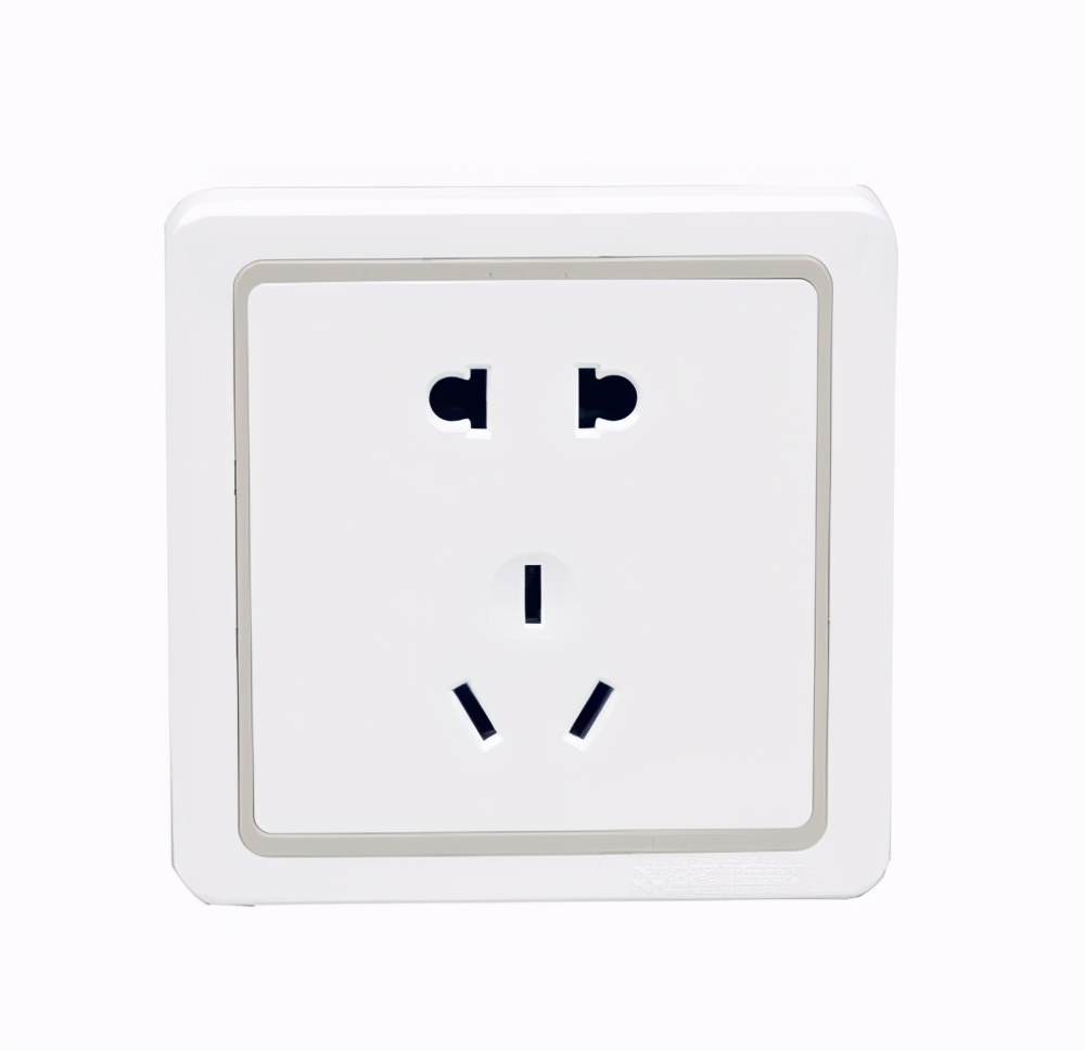 电器插座短路造成火灾怎么办,千万别贪图小便宜买这种劣质插座