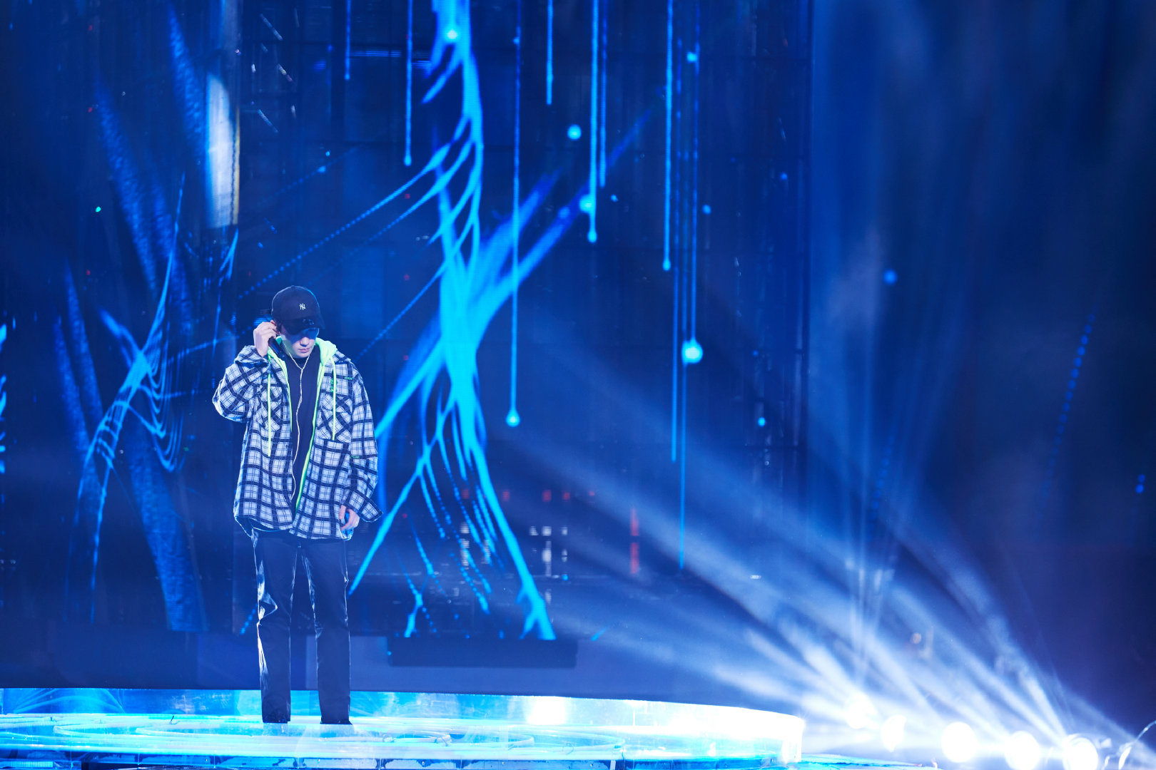 做梦梦到朱一龙,梦到与朱一龙相爱