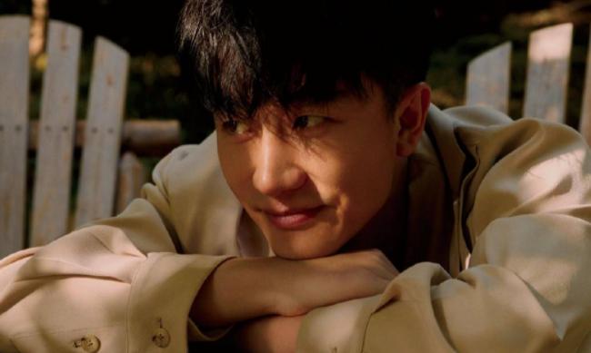 “不靠傍大姐”，36岁的黄轩，打了多少男明星的脸？