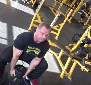 哑铃深蹲你真的会做吗？3个方面分析，帮你精准刺激腿部肌肉