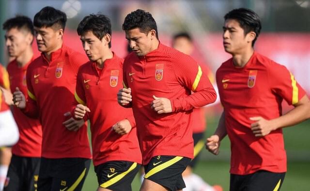 edg夺冠和世界杯夺冠哪个更有意义,足球解说评价edg夺冠