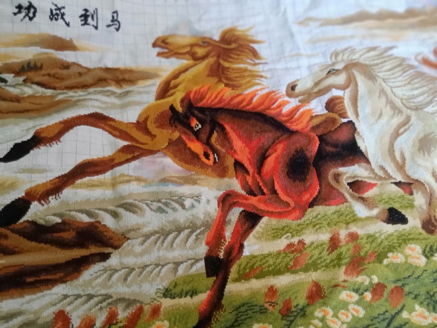 十字绣大功告成,已绣好的十字绣成品客厅手工