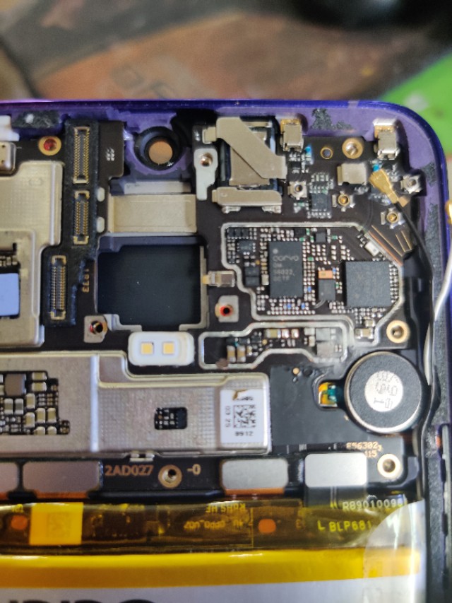 r17一接电源就短路,r17不开机主板短路