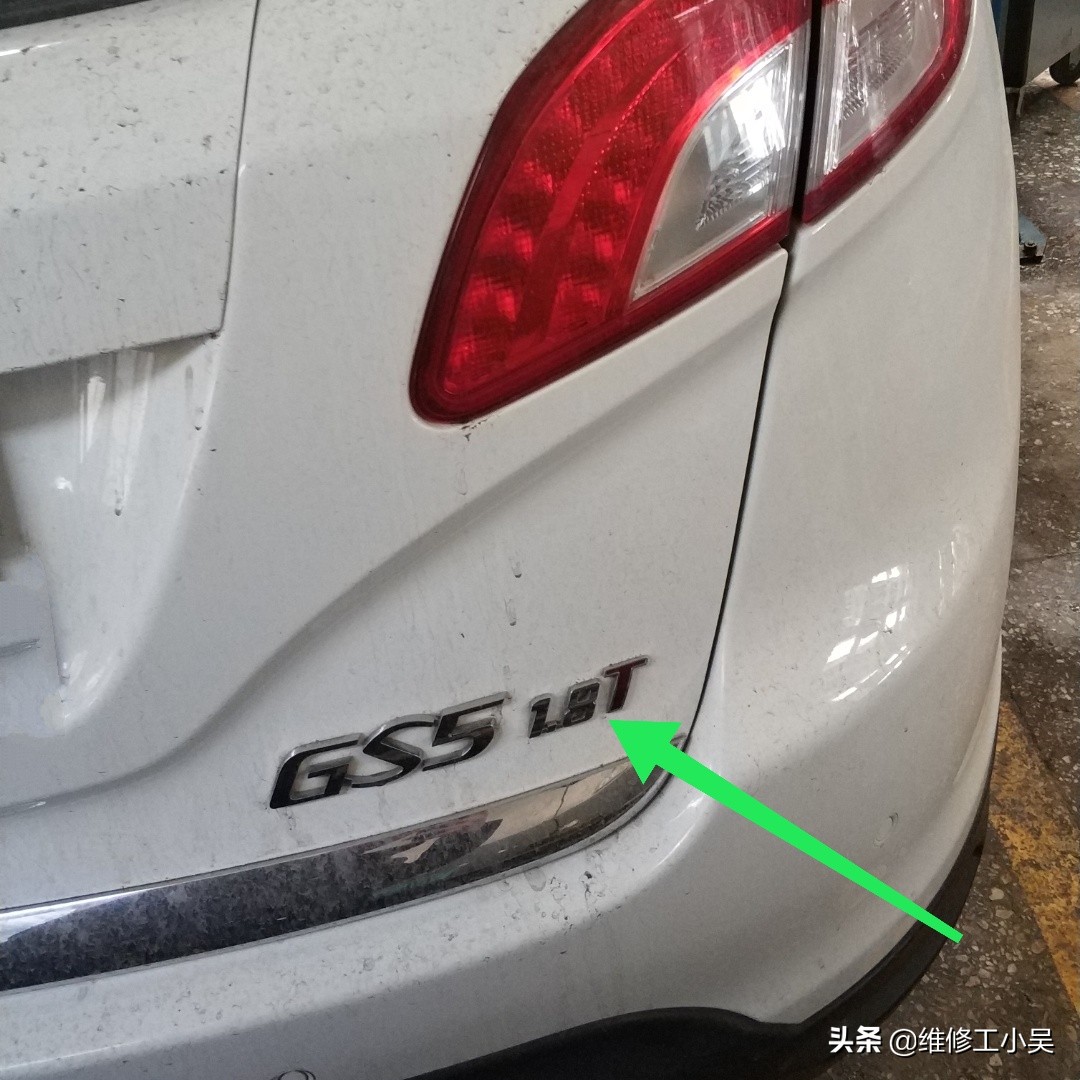 发动机漏油声音大什么原因,发动机噪音大了是不是该换油了