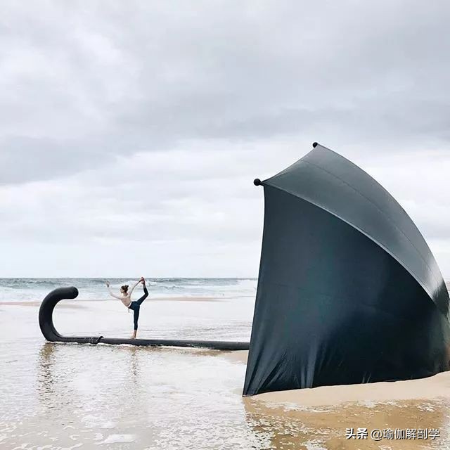 一个女孩几岁练瑜伽赚了十万 (瑜伽年入千万)