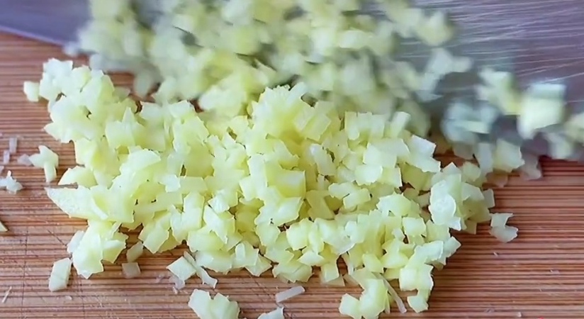 莲藕清洗淤泥法,清洗莲藕里面的泥