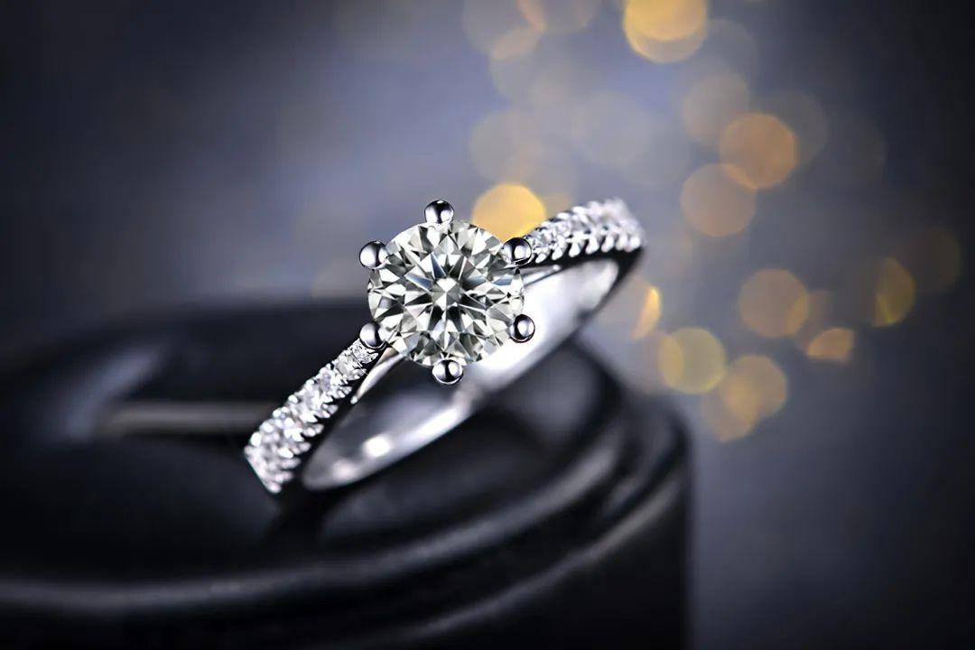 25周年纪念宝石,伊莱卡珠宝什么颜色的钻石最值钱