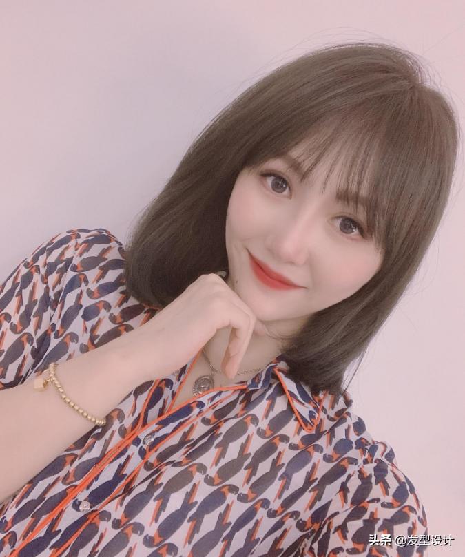 发型女2020流行发型中长发,中长发披发发型理发店