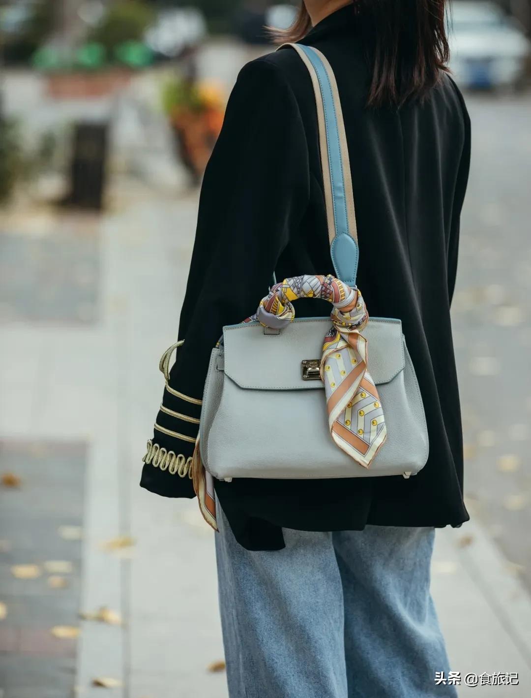 丝巾的气质系法,一条小小的丝巾可以点缀你的气质