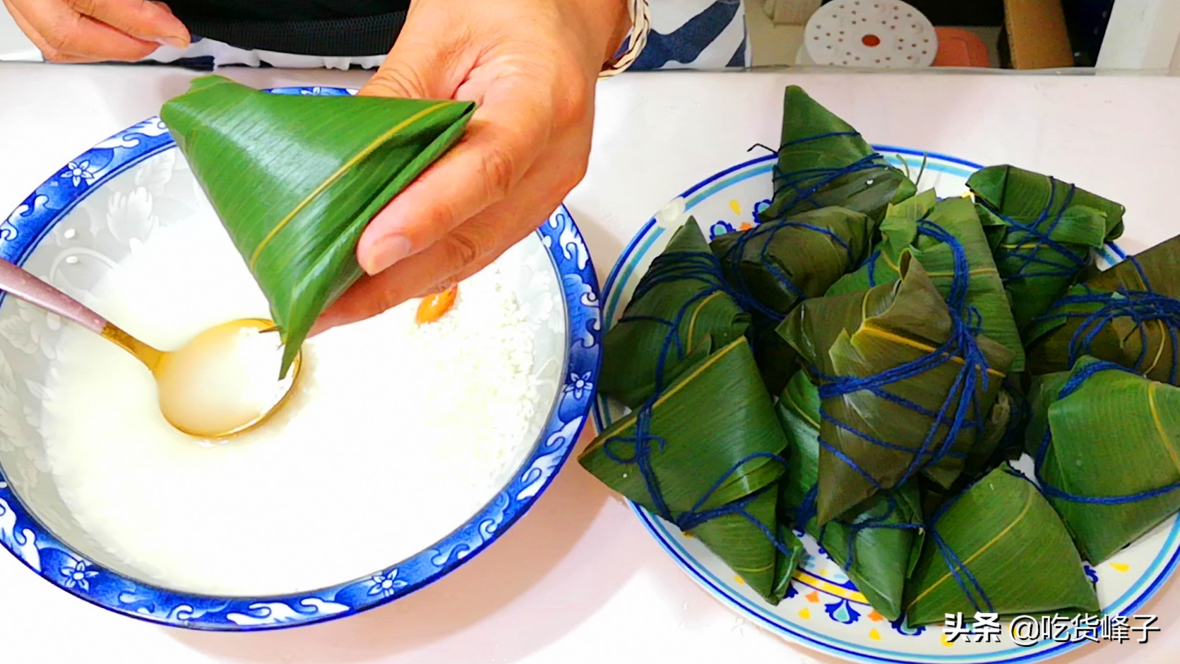 爱吃肉粽子不用买，教你在家做，从包到煮详细讲解，比买的更好吃