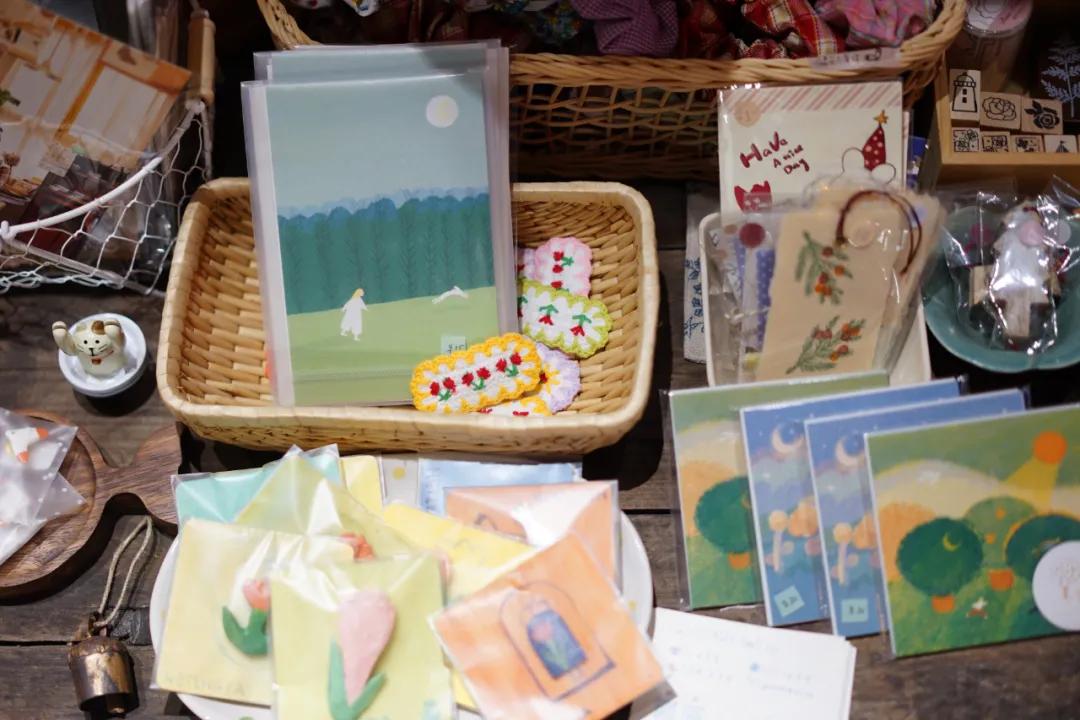 成都两个小姑娘开的老房子花艺杂货铺，外地游客不远千里专程打卡