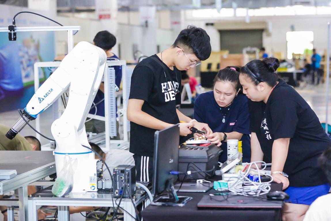 中考落榜的职高生未来的出路如何,成绩不好的职高生怎样才有出路