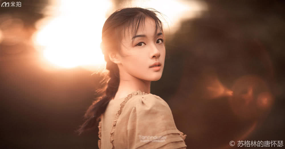 草地美少女拍照姿势,草地少女风写真