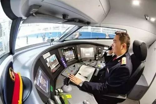 高铁司机工资最高可达多少,高铁司机的工资一般有多少