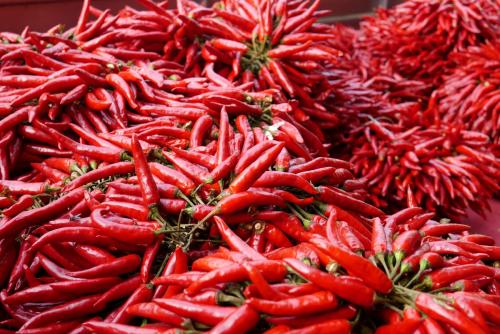 三十年辣味历史：麻辣烫、女神老干妈，中国人为何钟情吃辣