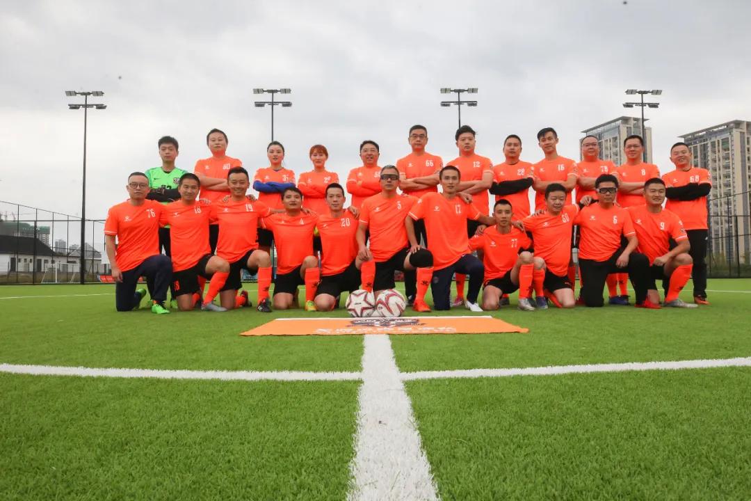 足球赛激烈角逐,一场足球比赛点面结合