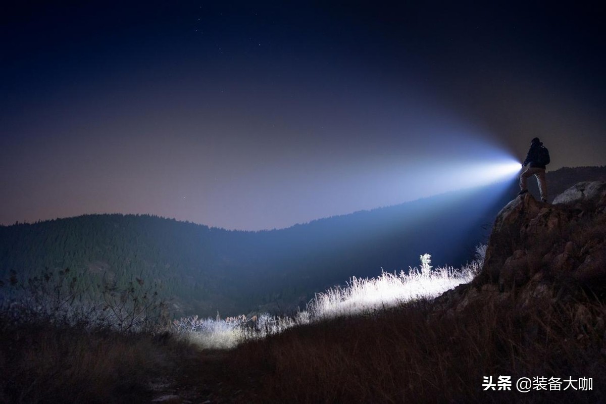 三眼小钢炮手电筒亮吗,三眼小钢炮强光