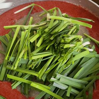 整个朋友圈都在刷《动森》，而我却爱上了在厨房刷锅