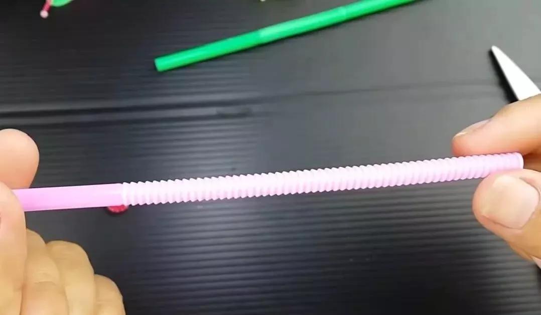 七彩的吸管剪一剪,DIY的蜗牛,天鹅,简直太像了(附教程)