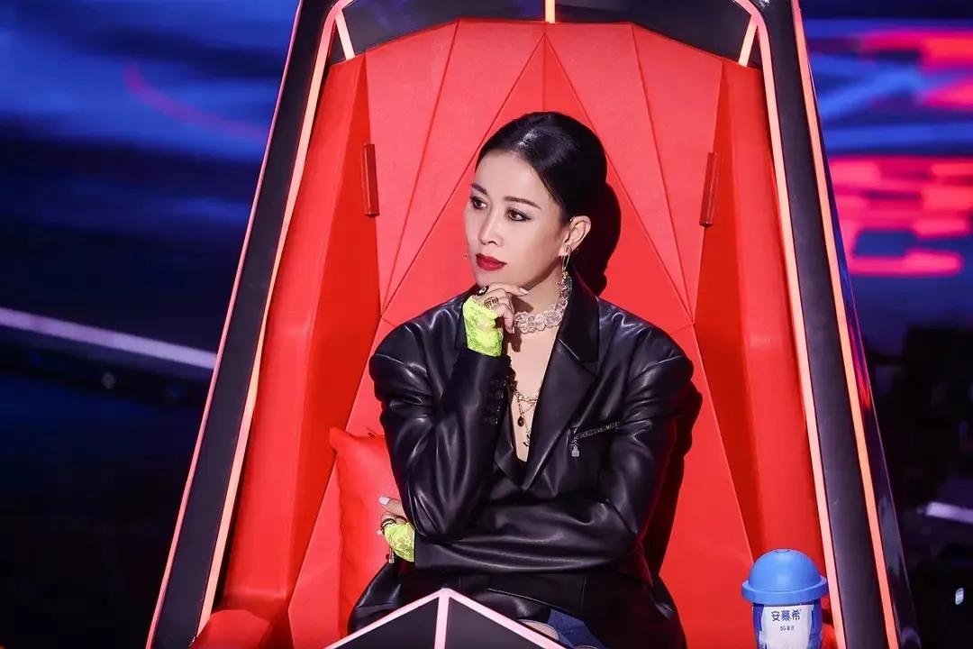 中国好声音2021张露馨pk曾溯恕,中国好声音2021曾朔硕盲选